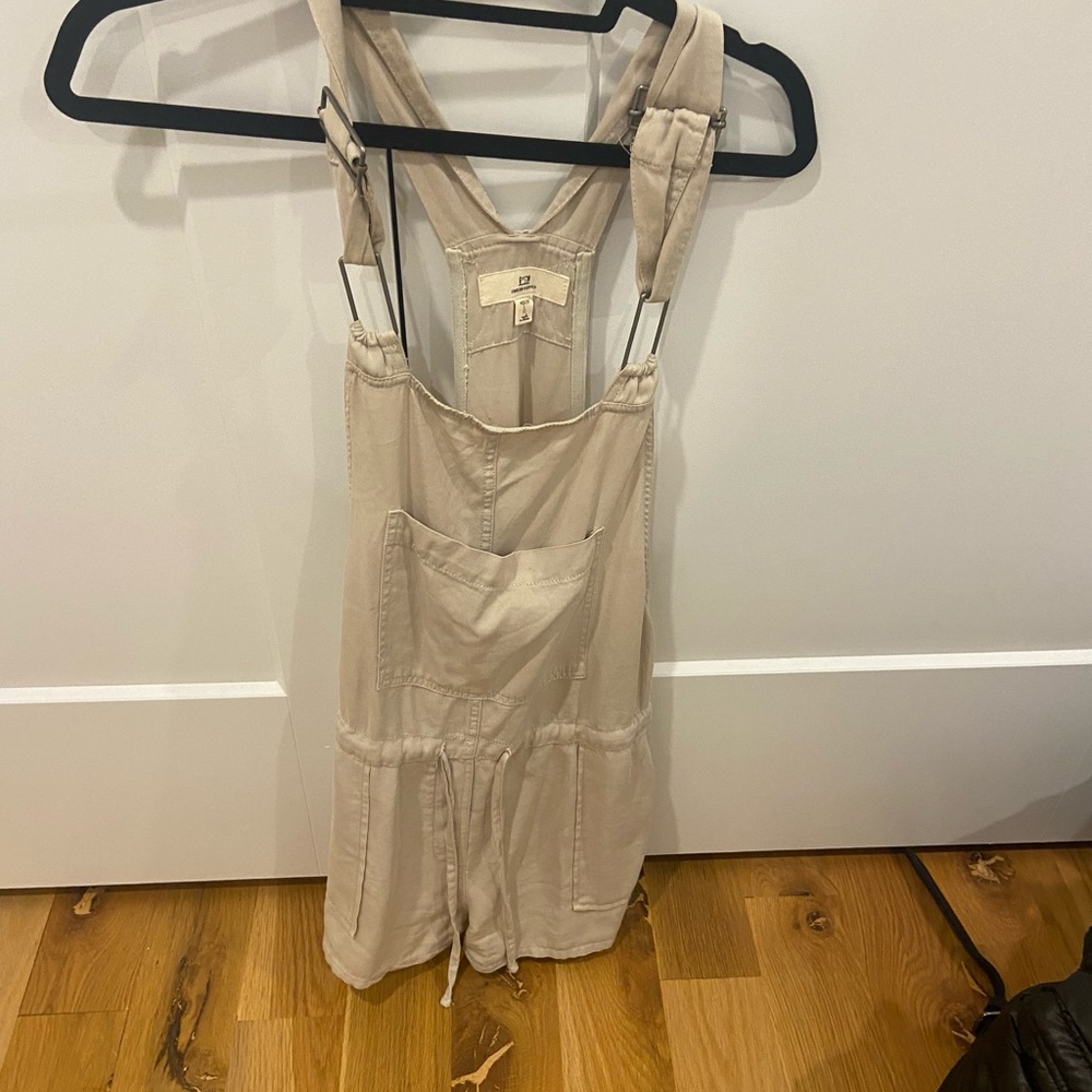 Nude overalls, adjustable straps, cargo material
